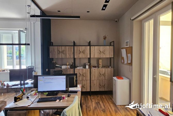 Shtepi me qera Apartament ne Tirane, 4+1, Mobilimi E mobiluar, Pagesa 1,200  Euro.