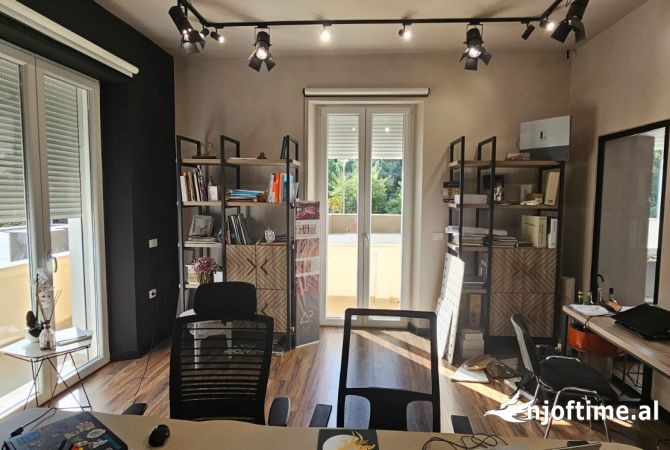 Shtepi me qera Apartament ne Tirane, 4+1, Mobilimi E mobiluar, Pagesa 1,200  Euro.