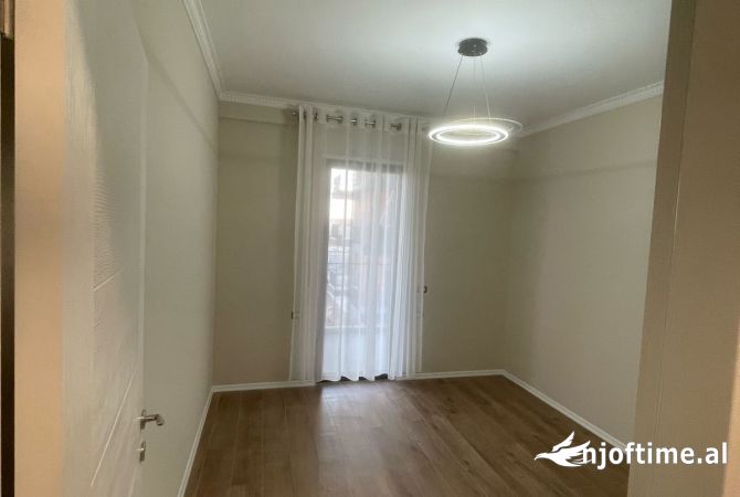 Shtepi me qera Apartament ne Tirane, 2+1, Mobilimi E mobiluar, Pagesa 670  Euro.
