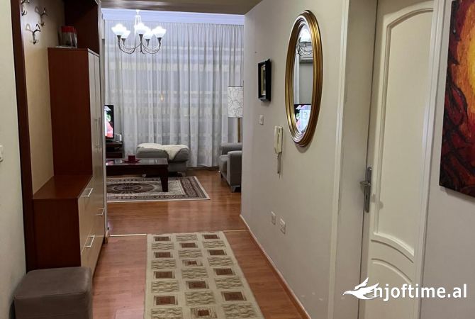 Shtepi me qera Apartament ne Tirane, 2+1, Mobilimi E mobiluar, Pagesa 800  Euro.