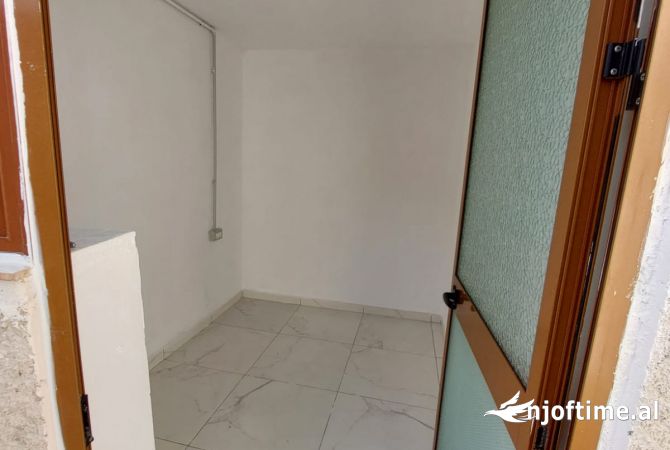 Ambient biznesi me qera 4+1 ne Tirane - 1,300 Euro