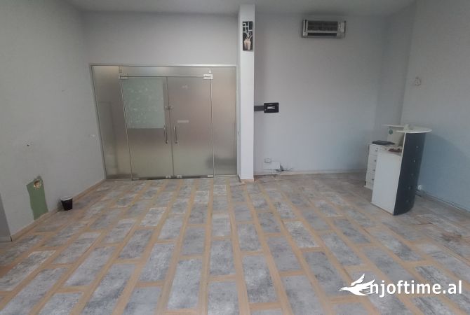 Ambient biznesi me qera 3+1 ne Tirane - 600 Euro