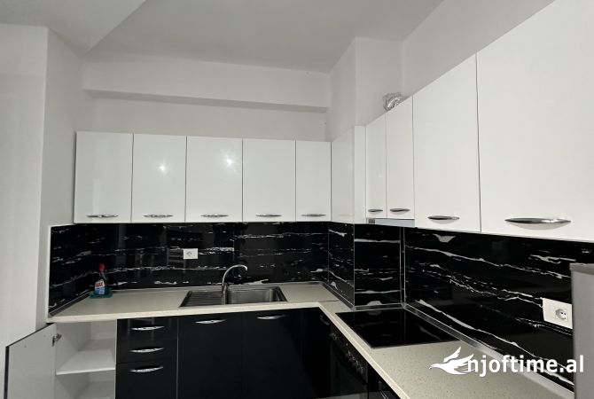 Shtepi me qera Apartament ne Tirane, 2+1, Mobilimi E mobiluar, Pagesa 500  Euro.