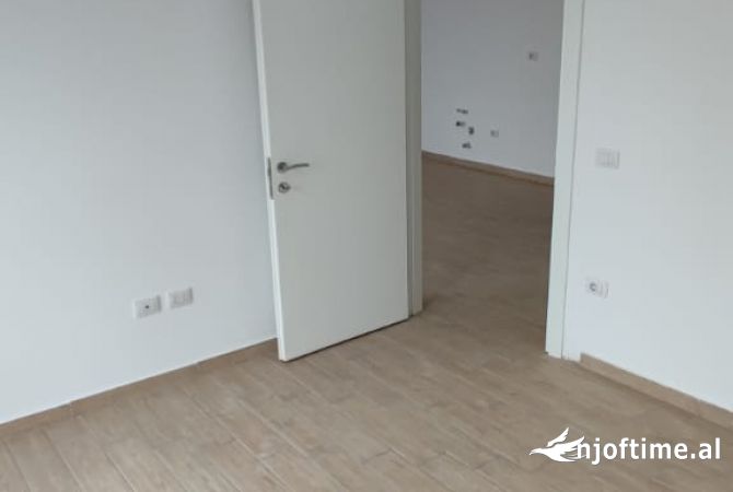 Shtepi ne shitje Apartament ne Lezhe, 1+1, Mobilimi Bosh, pa mobiluar, Pagesa 113,000  Euro.