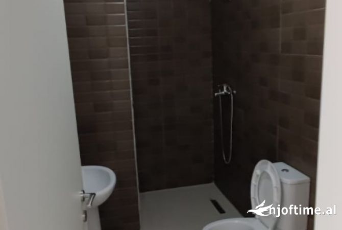 Shtepi ne shitje Apartament ne Lezhe, 1+1, Mobilimi Bosh, pa mobiluar, Pagesa 90,000  Euro.