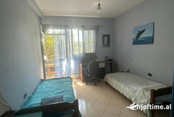 Shtepi ne shitje Shtepi Private ne Tirane, 2+1, Mobilimi E mobiluar, Pagesa 220,000  Euro.