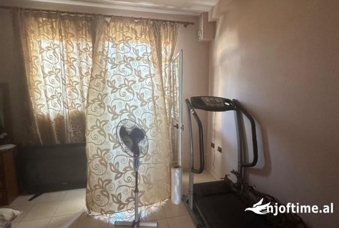 Shtepi ne shitje Shtepi Private ne Tirane, 2+1, Mobilimi E mobiluar, Pagesa 220,000  Euro.