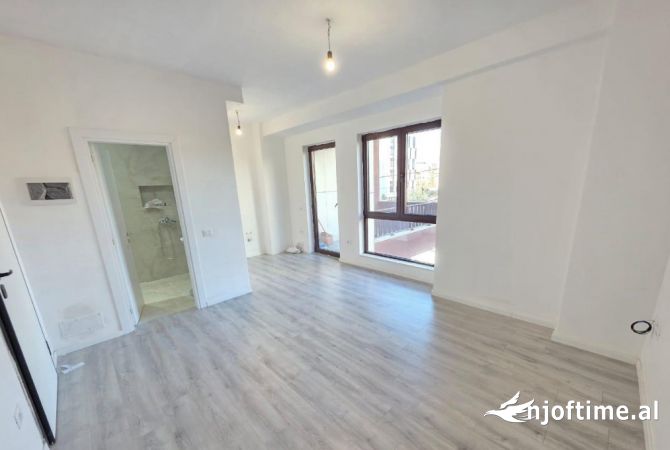 Ambient biznesi me qera 3+1 ne Tirane - 500 Euro