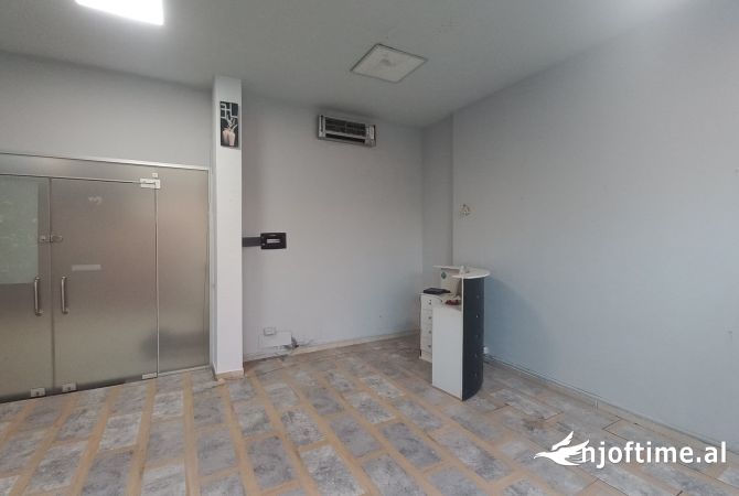 Ambient biznesi me qera 3+1 ne Tirane - 600 Euro