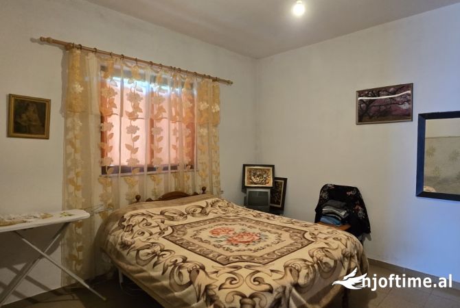 Shtepi ne shitje Shtepi Private ne Tirane, 3+1, Mobilimi E mobiluar, Pagesa 135,000  Euro.