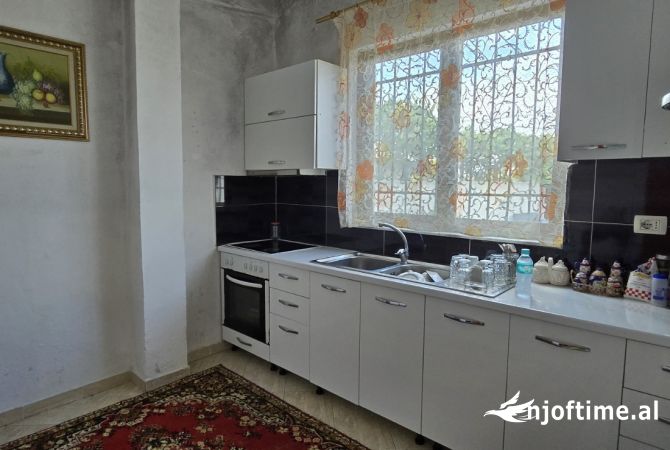 Shtepi ne shitje Shtepi Private ne Tirane, 3+1, Mobilimi E mobiluar, Pagesa 135,000  Euro.