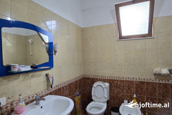 Shtepi ne shitje Shtepi Private ne Tirane, 3+1, Mobilimi E mobiluar, Pagesa 135,000  Euro.