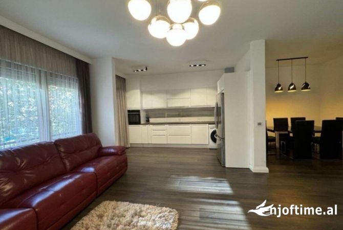 Shtepi ne shitje Apartament ne Tirane, 2+1, Mobilimi Bosh, pa mobiluar, Pagesa 350,000  Euro.