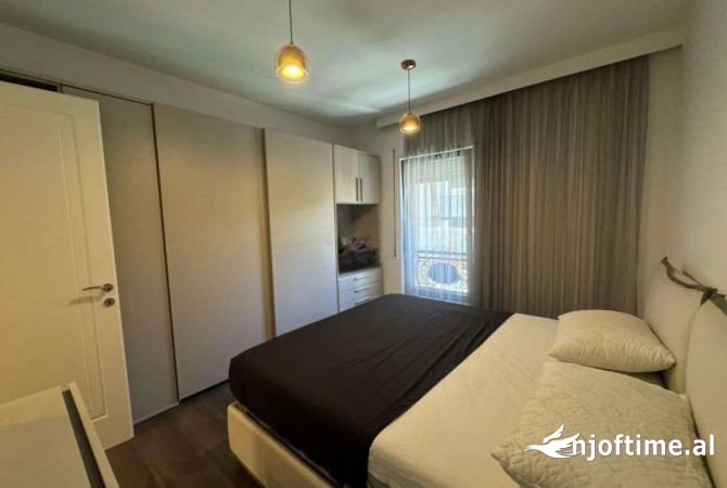 Shtepi ne shitje Apartament ne Tirane, 2+1, Mobilimi Bosh, pa mobiluar, Pagesa 350,000  Euro.