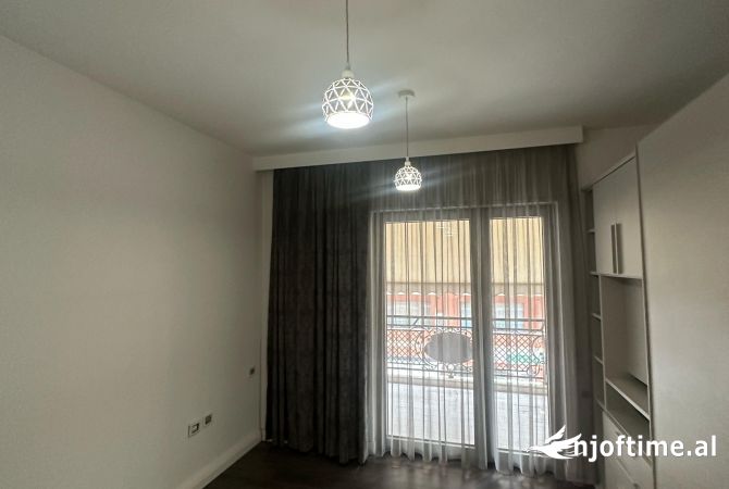 Shtepi ne shitje Apartament ne Tirane, 2+1, Mobilimi Bosh, pa mobiluar, Pagesa 350,000  Euro.