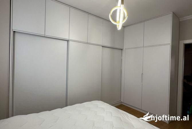 Shtepi ne shitje Apartament ne Tirane, 2+1, Mobilimi E mobiluar, Pagesa 140,000  Euro.