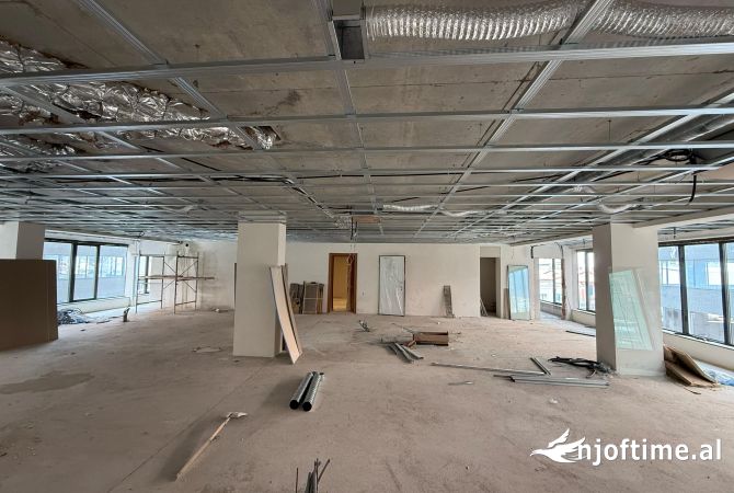 Ambient biznesi me qera 3+1 ne Tirane - 3,750 Euro
