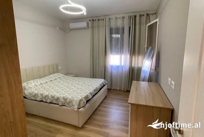 Shtepi me qera Apartament ne Tirane, 2+1, Mobilimi E mobiluar, Pagesa 800  Euro.