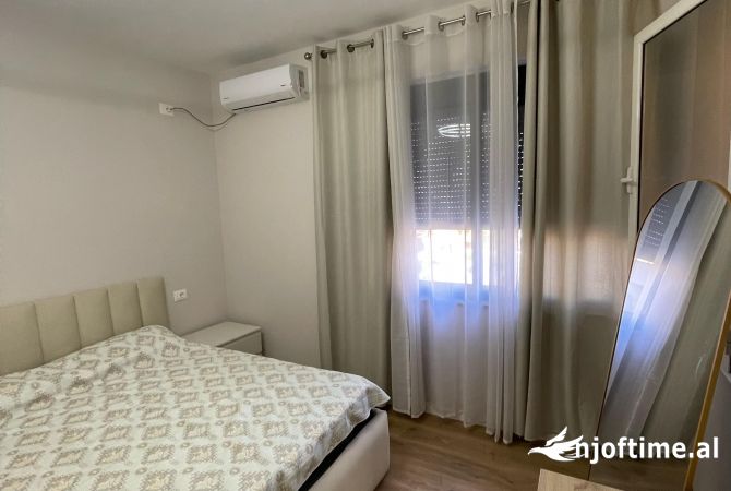 Shtepi ne shitje Apartament ne Tirane, 2+1, Mobilimi E mobiluar, Pagesa 200,000  Euro.