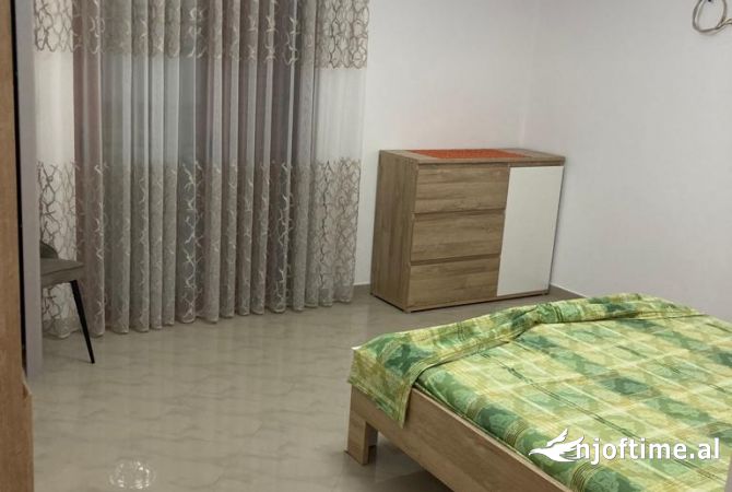 Shtepi me qera Shtepi Private ne Tirane, 2+1, Mobilimi E mobiluar, Pagesa 500  Euro.