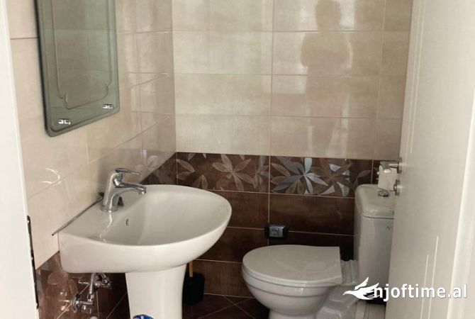 Shtepi me qera Shtepi Private ne Tirane, 2+1, Mobilimi E mobiluar, Pagesa 500  Euro.