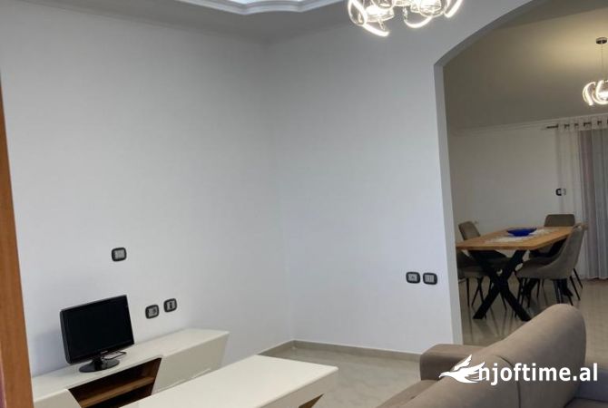 Shtepi me qera Shtepi Private ne Tirane, 2+1, Mobilimi E mobiluar, Pagesa 500  Euro.