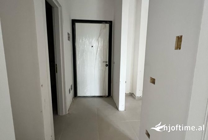 Shtepi ne shitje Apartament ne Tirane, 1+1, Mobilimi Bosh, pa mobiluar, Pagesa 66,000  Euro.