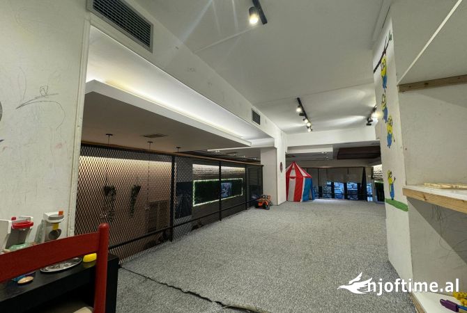 Ambient biznesi me qera 2+1 ne Tirane - 1,200 Euro