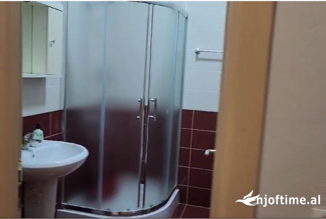 Shtepi me qera Apartament ne Tirane, 2+1, Mobilimi E mobiluar, Pagesa 800  Euro.