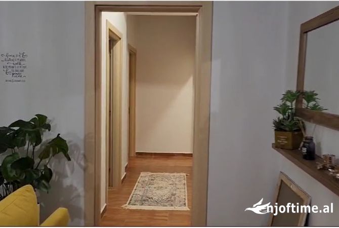 Shtepi me qera Apartament ne Tirane, 2+1, Mobilimi E mobiluar, Pagesa 800  Euro.