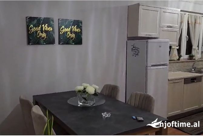 Shtepi me qera Apartament ne Tirane, 2+1, Mobilimi E mobiluar, Pagesa 800  Euro.