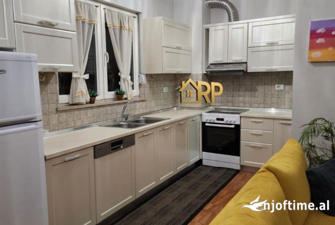 Shtepi me qera 2+1 ne Tirane - 750 Euro