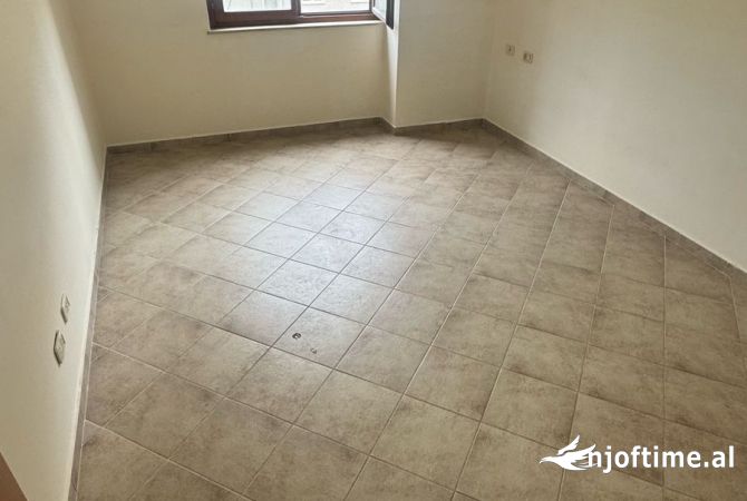 Ambient biznesi me qera 3+1 ne Tirane - 700 Euro