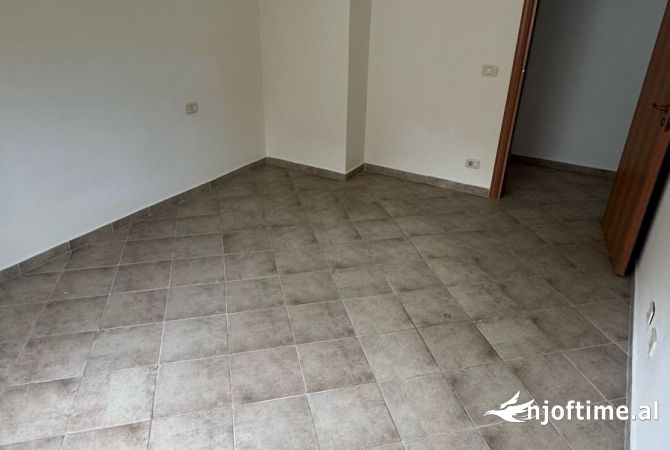 📣Jepet me qira zyre te rruga e Barrikadave; sip: 127 m2🔑