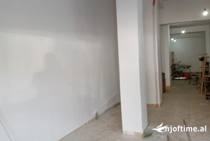 Ambient biznesi me qera 4+1 ne Tirane - 1,200 Euro