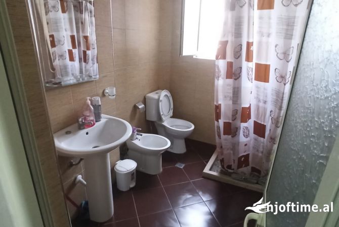 Shtepi me qera Apartament ne Tirane, 2+1, Mobilimi E mobiluar, Pagesa 550  Euro.