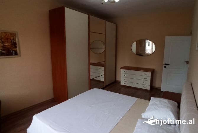 Shtepi me qera Apartament ne Tirane, 2+1, Mobilimi E mobiluar, Pagesa 550  Euro.