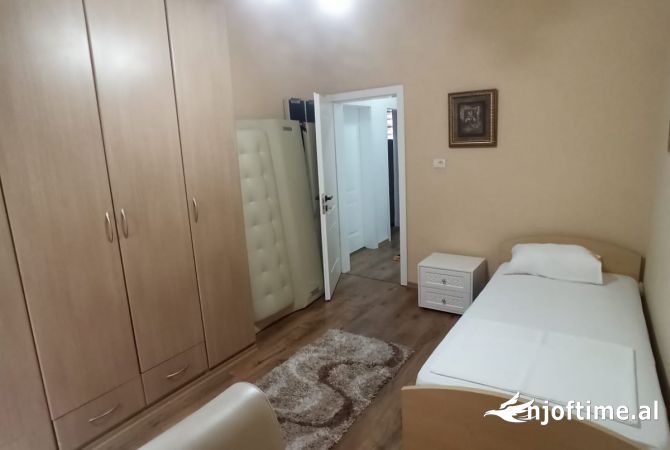 Shtepi me qera Apartament ne Tirane, 2+1, Mobilimi E mobiluar, Pagesa 550  Euro.