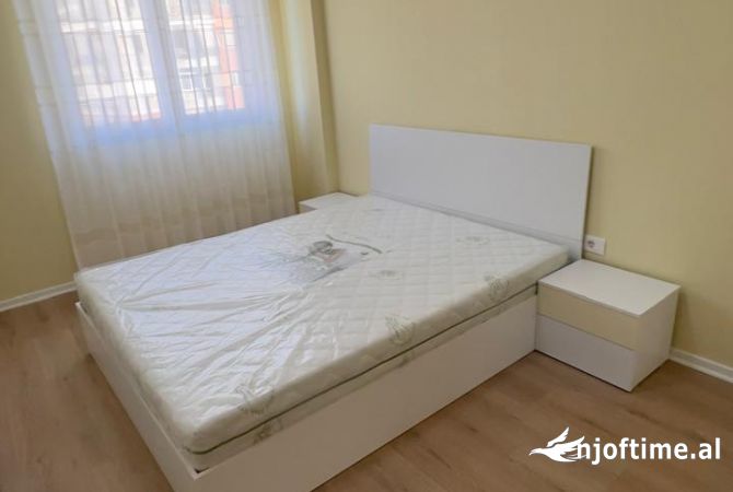 Shtepi me qera Apartament ne Tirane, 2+1, Mobilimi E mobiluar, Pagesa 550  Euro.