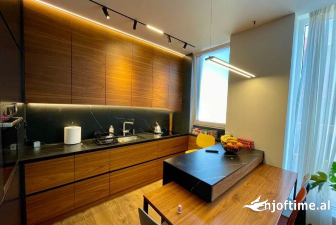 Shtepi ne shitje Apartament ne Tirane, 2+1, Mobilimi E mobiluar, Pagesa 255,000  Euro.