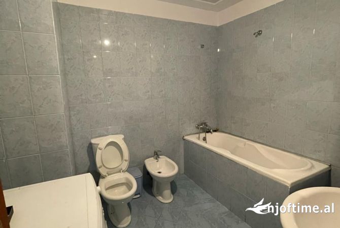Shtepi me qera Apartament ne Tirane, 2+1, Mobilimi E mobiluar, Pagesa 600  Euro.