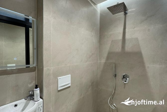 Shtepi ne shitje Apartament ne Tirane, 1+1, Mobilimi E mobiluar, Pagesa 184,000  Euro.