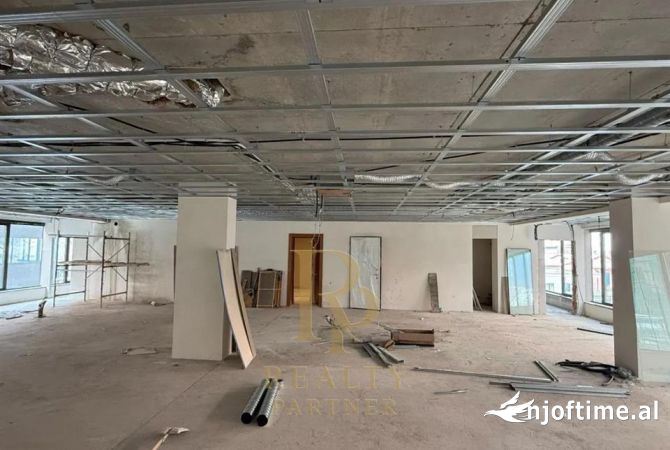 Ambient biznesi me qera 3+1 ne Tirane - 5,250 Euro