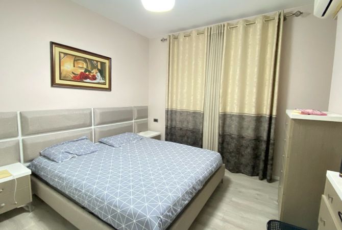 Shtepi me qera Apartament ne Tirane, 2+1, Mobilimi E mobiluar, Pagesa 900  Euro.
