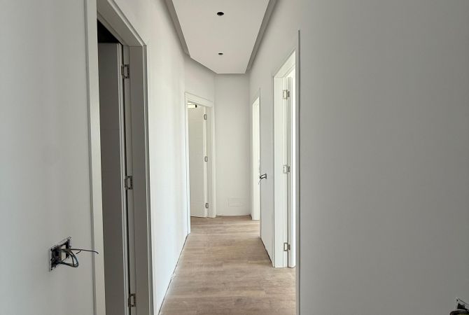 Shtepi ne shitje Apartament ne Tirane, 3+1, Mobilimi Bosh, pa mobiluar, Pagesa 320,000  Euro.