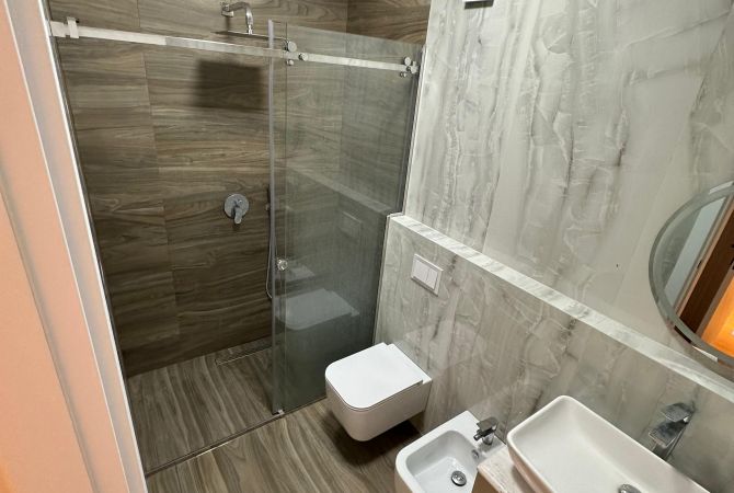 Shtepi ne shitje Apartament ne Tirane, 2+1, Mobilimi E mobiluar, Pagesa 185,000  Euro.