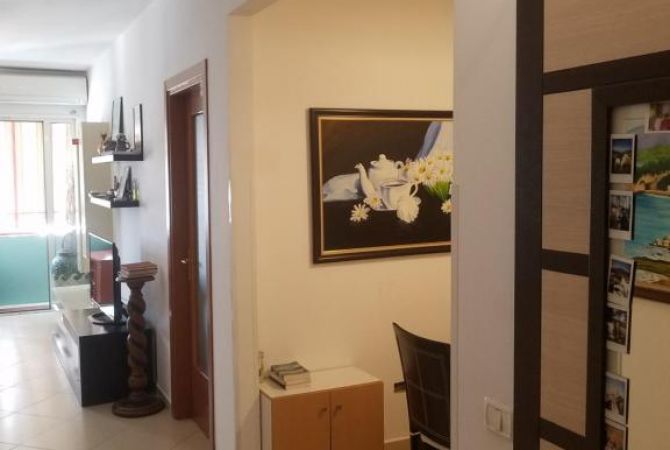 Shtepi me qera Apartament ne Tirane, 2+1, Mobilimi E mobiluar, Pagesa 550  Euro.