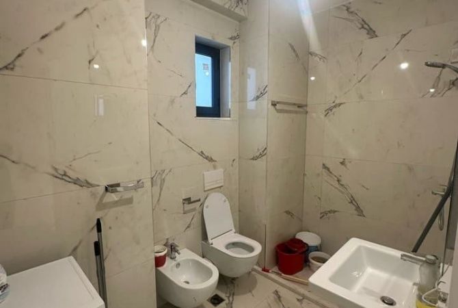Shtepi me qera Apartament ne Tirane, 2+1, Mobilimi E mobiluar, Pagesa 700  Euro.