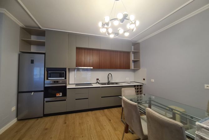 Shtepi me qera 2+1 ne Tirane - 1,000 Euro