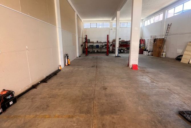 Ambient biznesi me qera 4+1 ne Tirane - 1,500 Euro